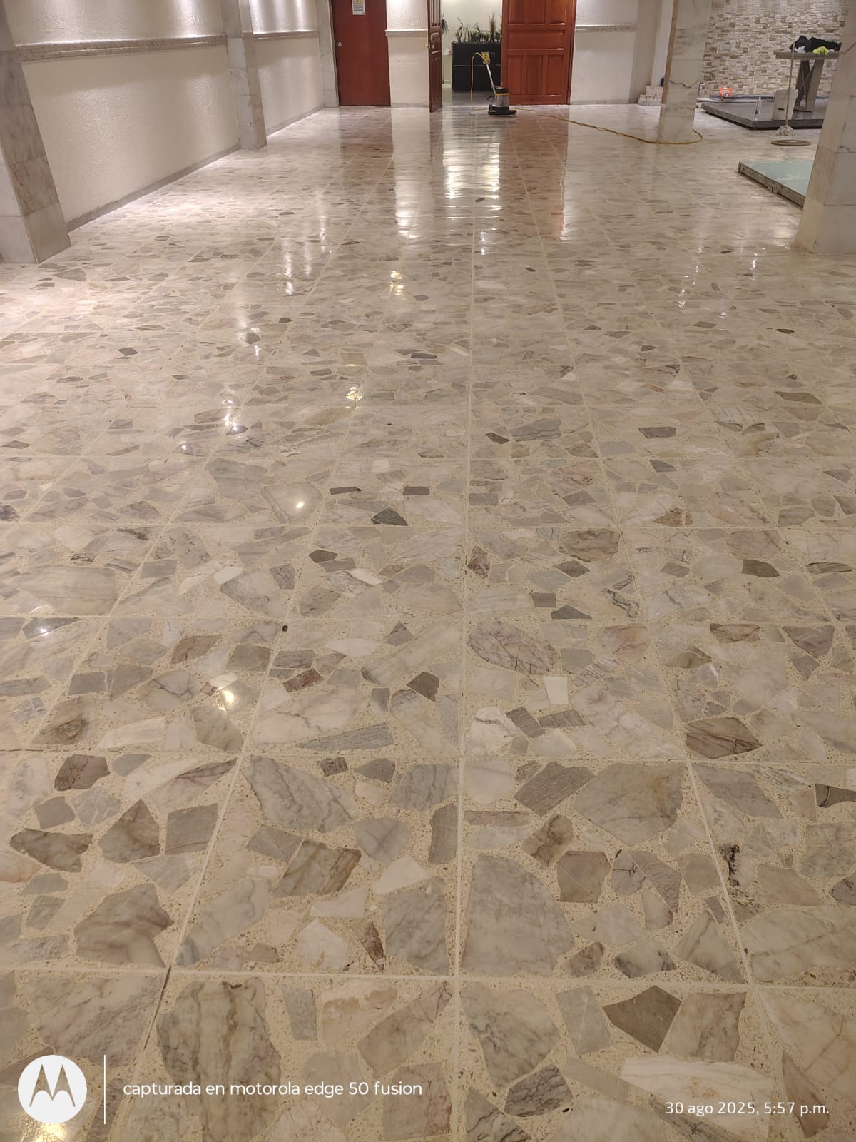 Banqueta de concreto con acabado profesional en León Guanajuato - Proyecto 92 RRF